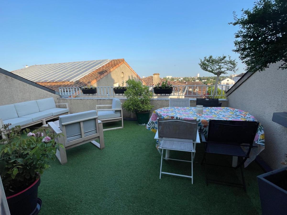 Grand Appartement Hypercentre Avec Terrasse Et Parking Poitiers Exterior photo